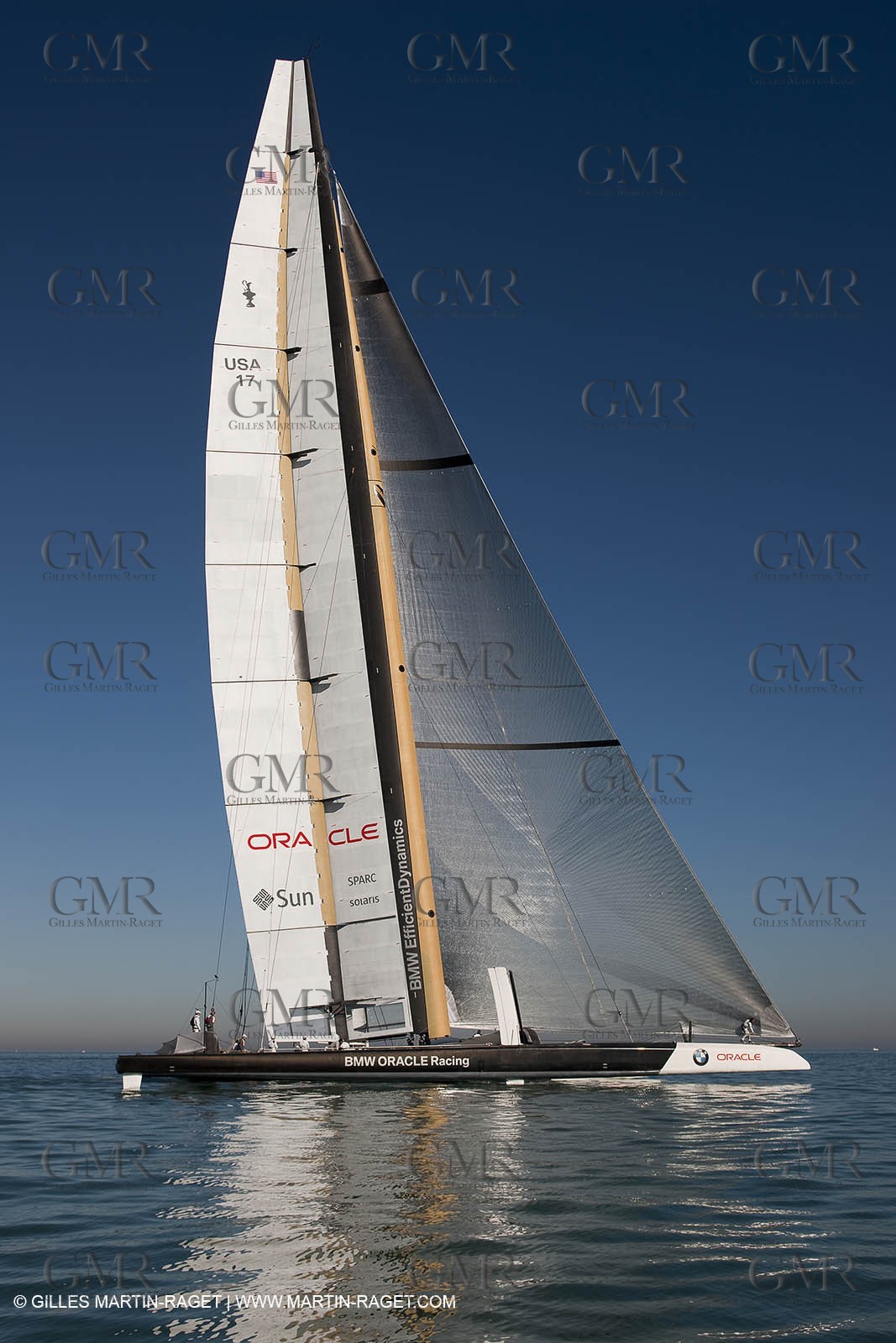 19 01 2010 - Valencia (ESP) - 33rd America's Cup - BMW ORACLE Racing - Boat preparation