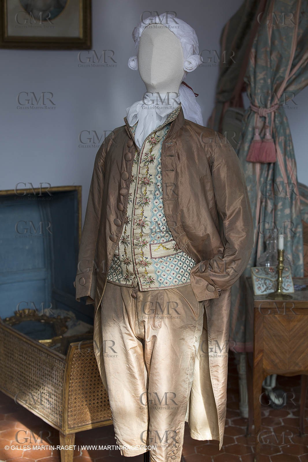 31 10 2013 - Ansouis (FRA,84) - Ansouis castle - Costumes of the exhibit Men costumes