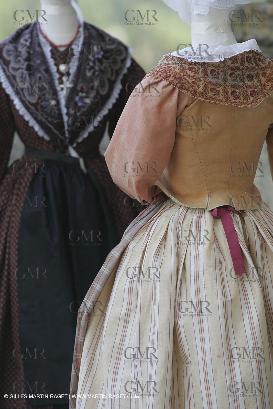 May 2004 - La Tour d'Aigues (FRA, 84) - Old costumes for women of the South exhibition