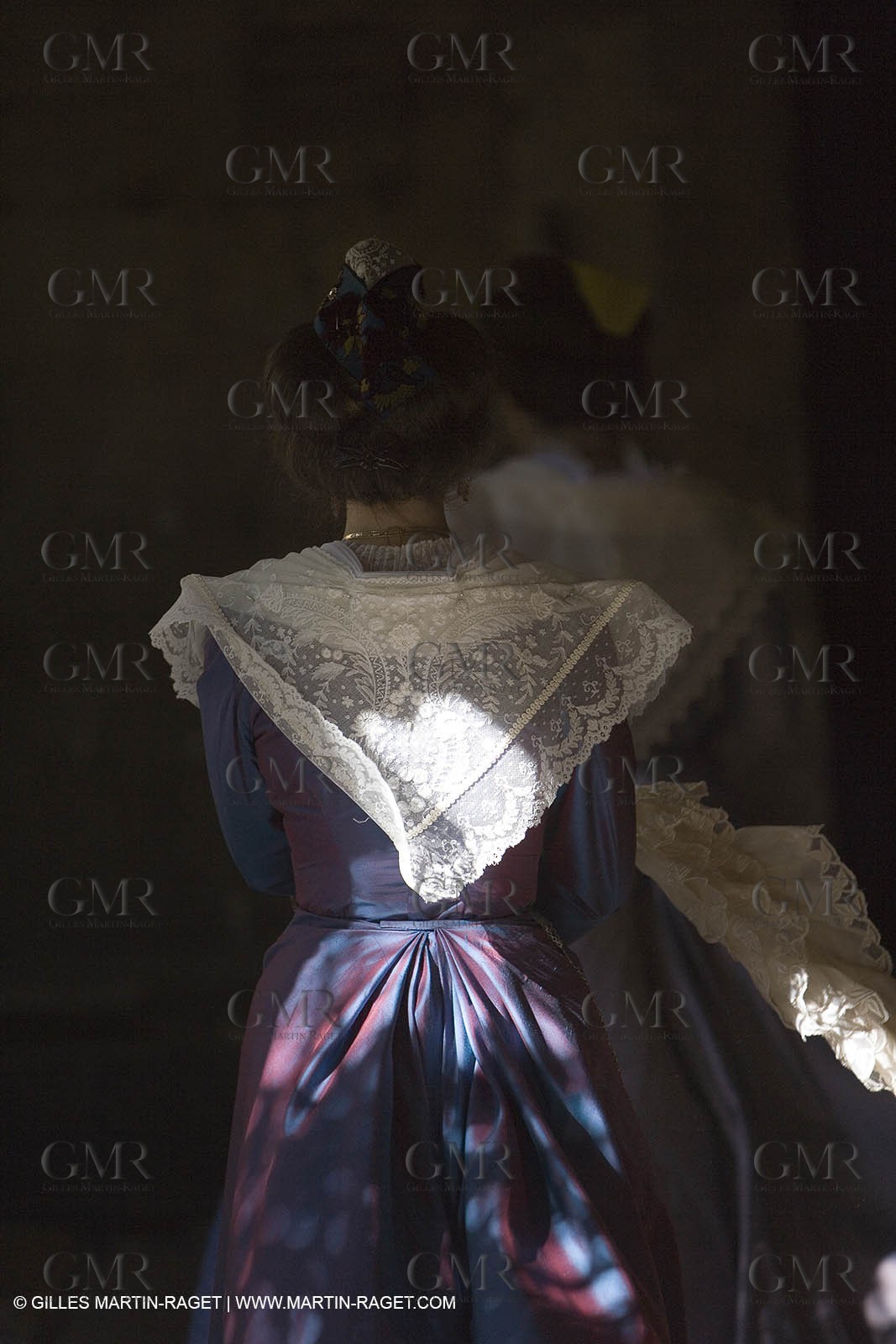 10 03 2007- Arles (FRA, 13) - Queen of arles and her assistants