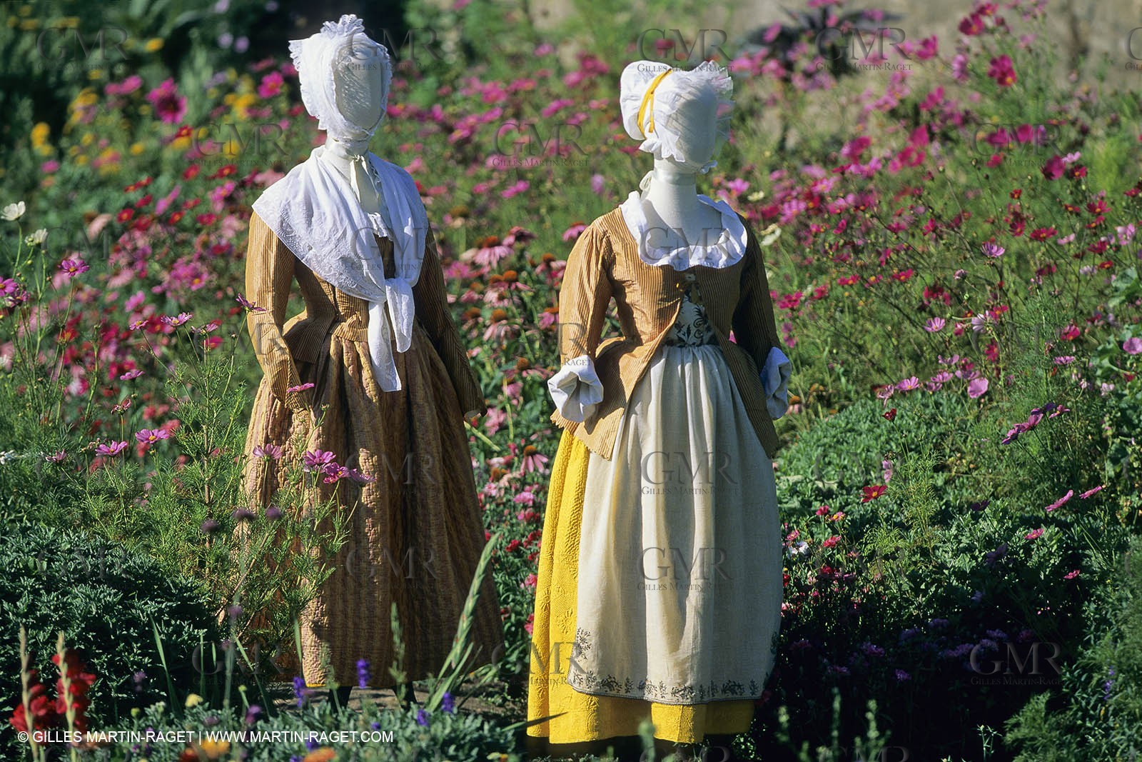 Boutis - Piqués - costumes provençaux - xposition Costumes de chateaux
