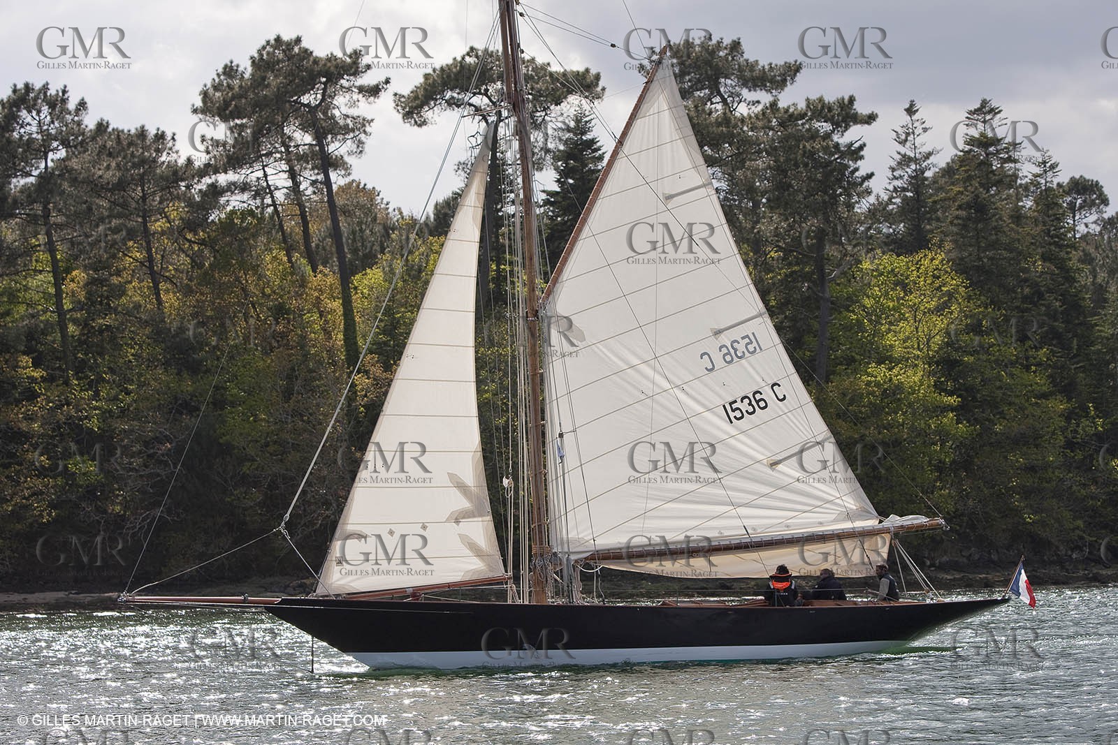 19 05 2010- Benodet (FRA,56)  -  Pen Duick sailing in Odet river