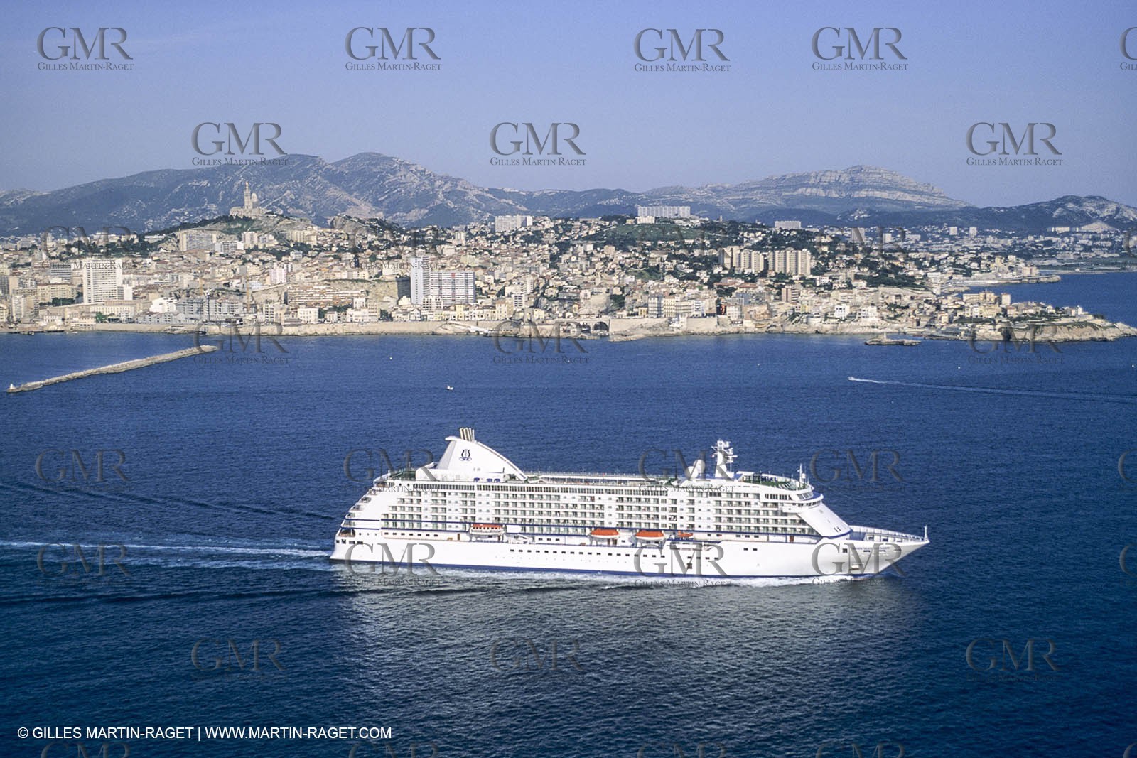 Paquebots, liners, cruise ships