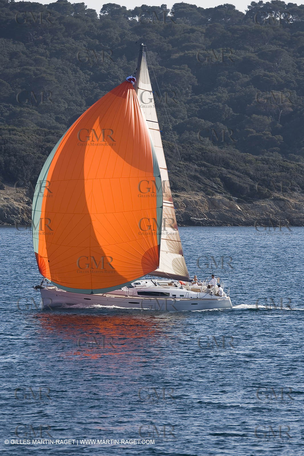 Crusing monohull sailing