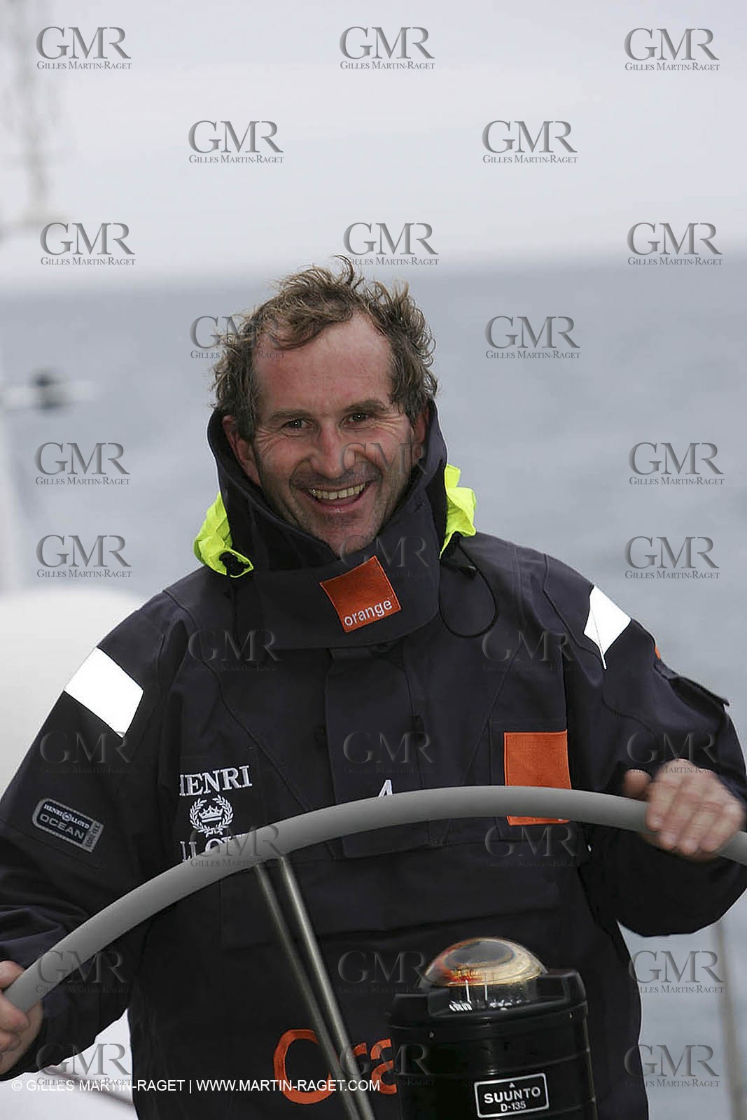 Trophée Jules Verne - Lorient - 30 12 04 - Orange II - Entraînement - A bord - Jacques Caraes