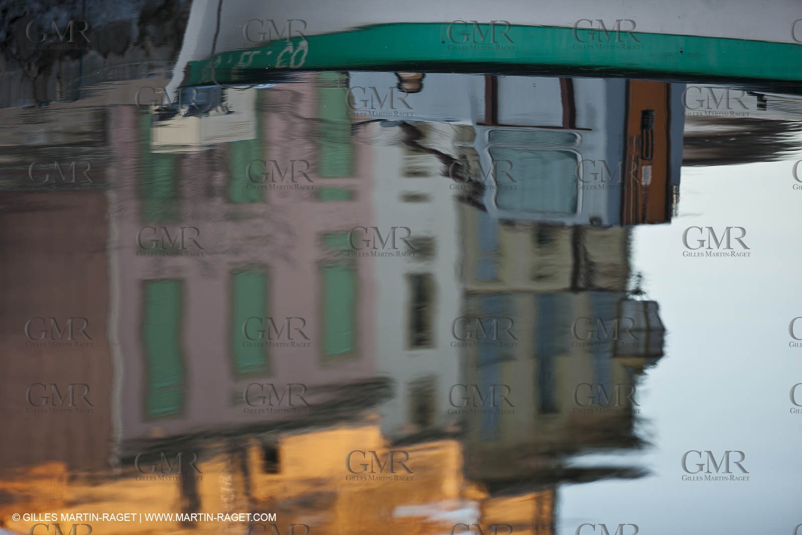 14 03 2012 - Martigues (FRA,13) - neighborhood Le Miroir (the mirror)