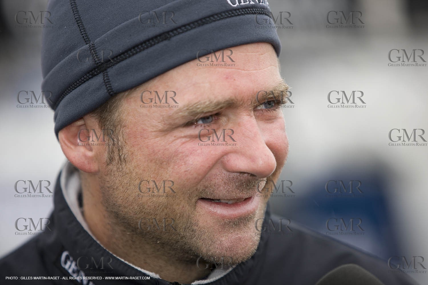 03 11 2008 - Les Sables d'Olonne (FRA,85) - Vendée Globe 2008 - Dockside ambiances - last moments with friends and family before the start