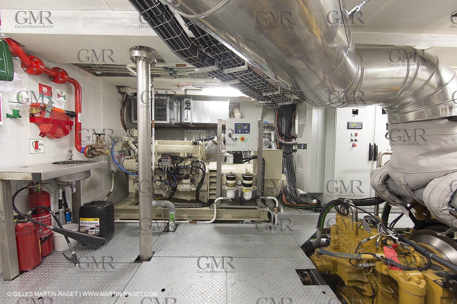 11 09 2014 - la Ciotat (FRA,13) - onboar Al Azzizi, oceanographic research ship buit by H2X boat yard, measure devices manipuation