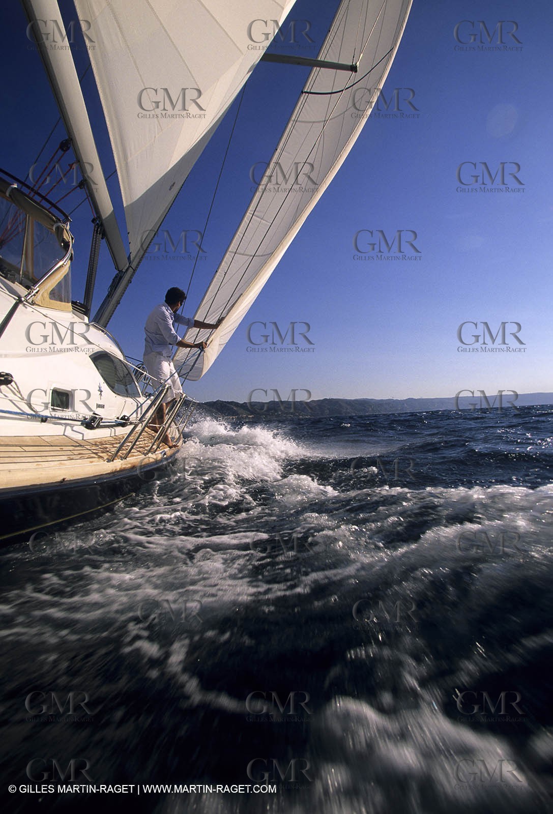 Crusing monohull sailing