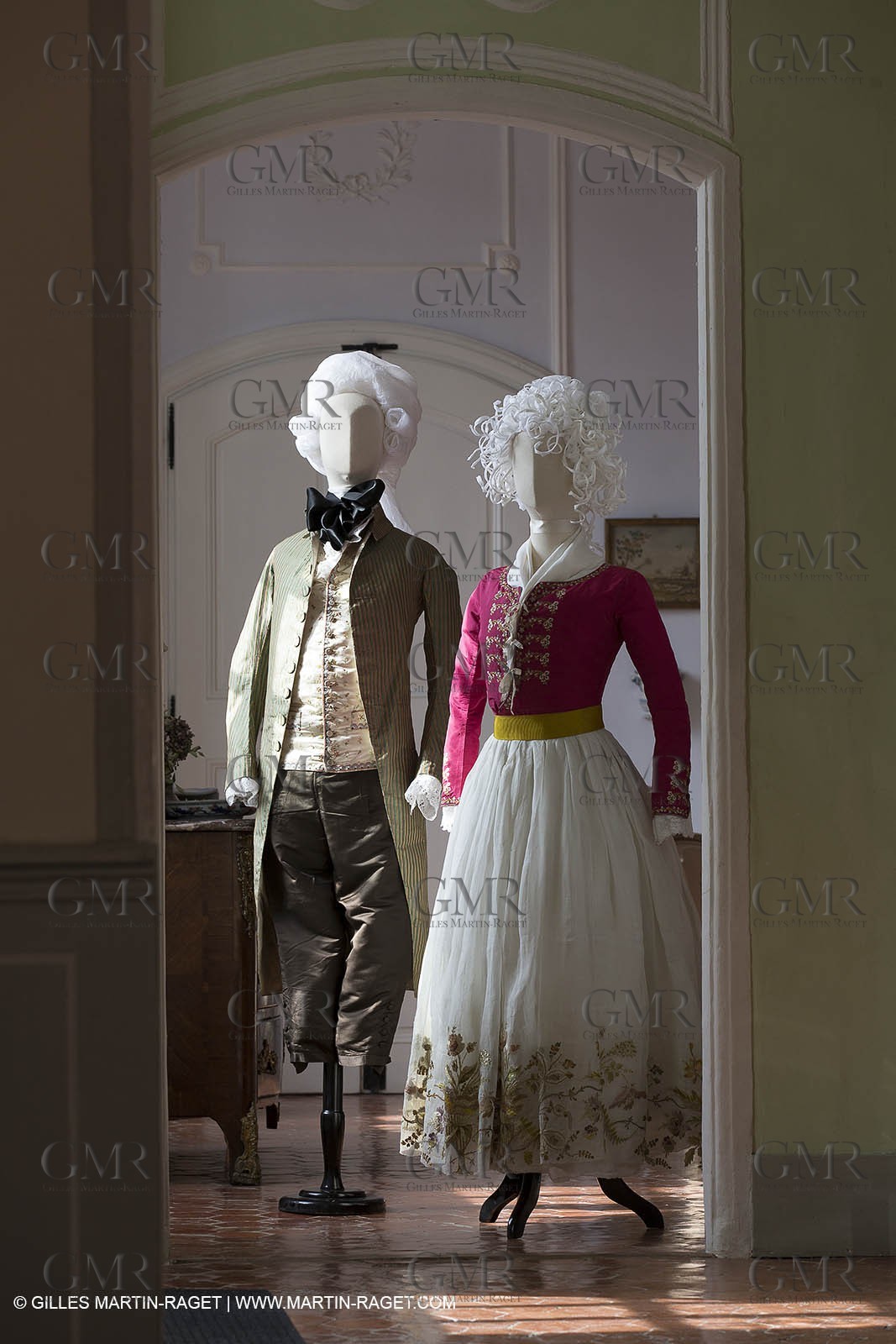 31 10 2013 - Ansouis (FRA,84) - Ansouis castle - Costumes of the exhibit Men costumes