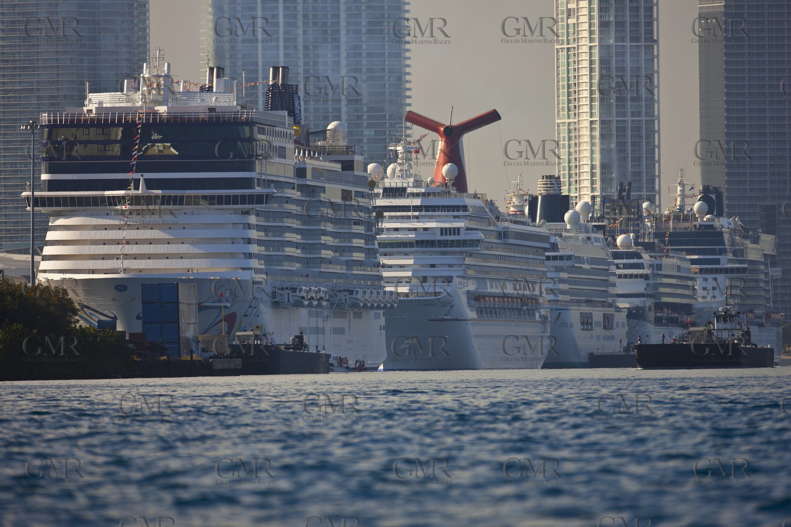 11 12 2010 - Miami (USA, FLA) - 2010 RC 44 World Champîonship - Oracle RC 44 Cup Miami - Day 6 - Fleet racing
