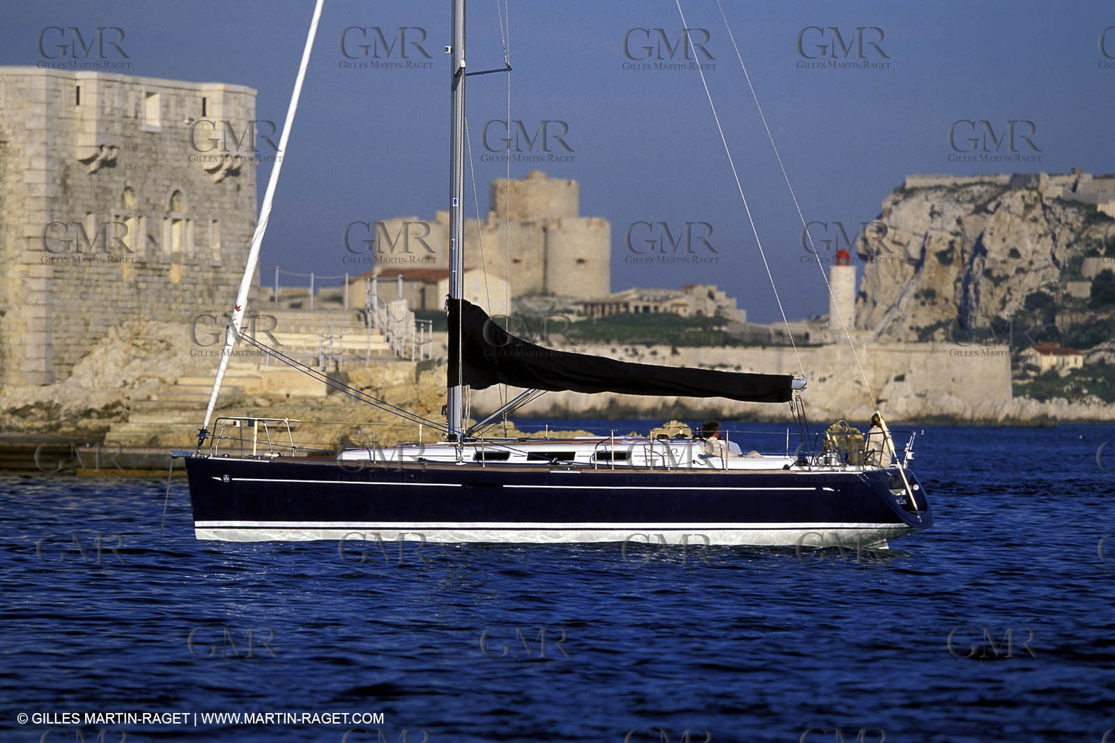 Cruising monohull mooring