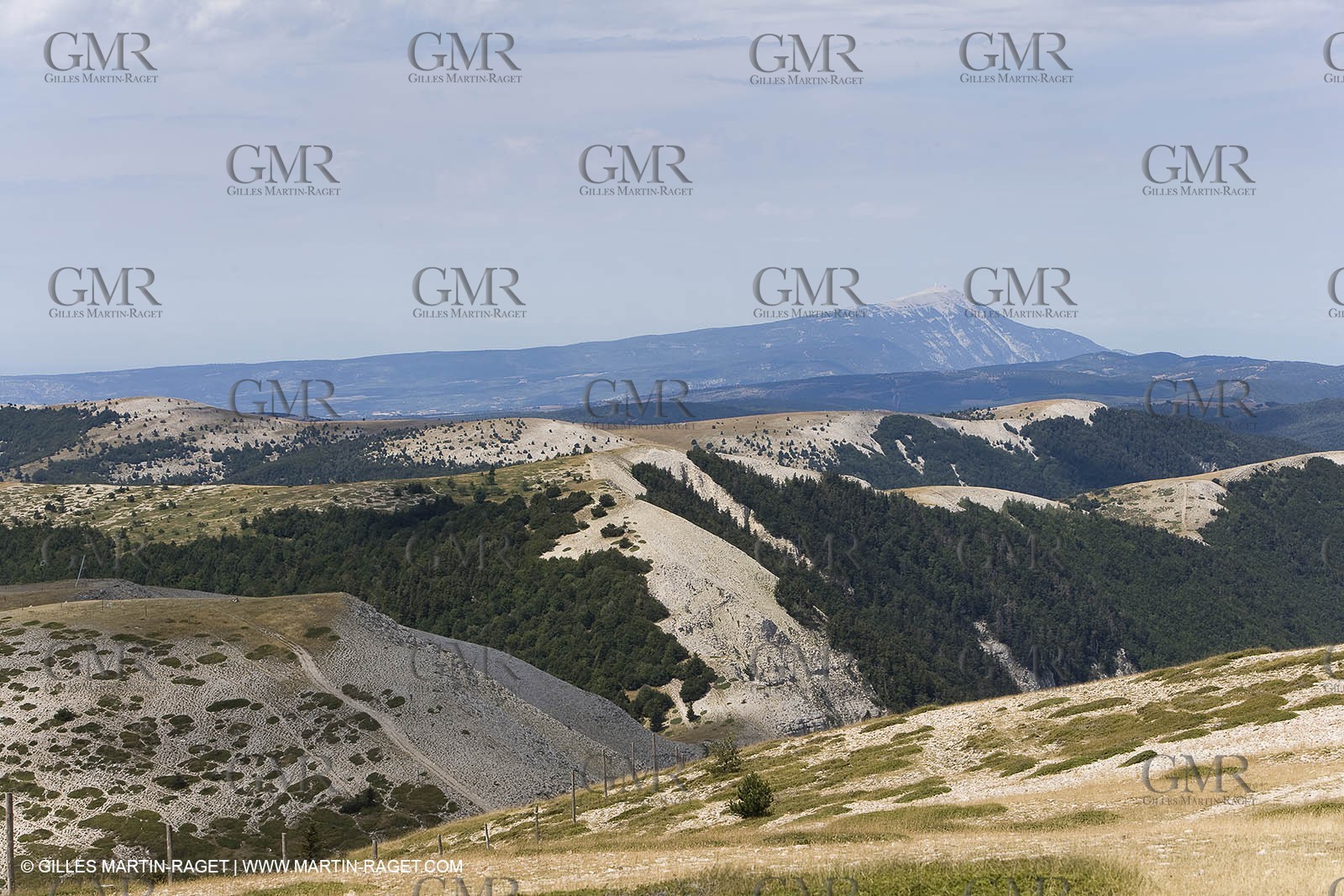 19 08 07 - Higher Provence, landscapes as seen from top of Mount Lure (FRA, 04)