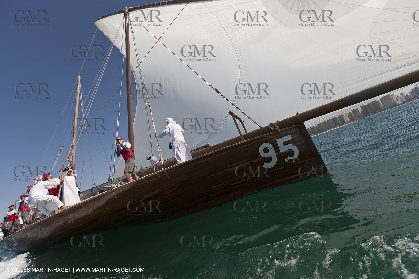 20 11 2010 - Dubai (UAE) - Dubai Louis Vuitton Trophy - Traditionnal dhow races for competing teams