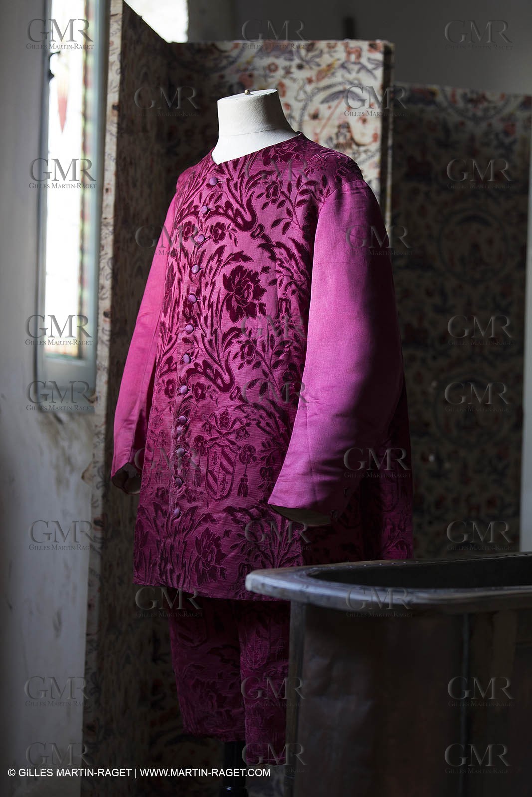 31 10 2013 - Ansouis (FRA,84) - Ansouis castle - Costumes of the exhibit Men costumes