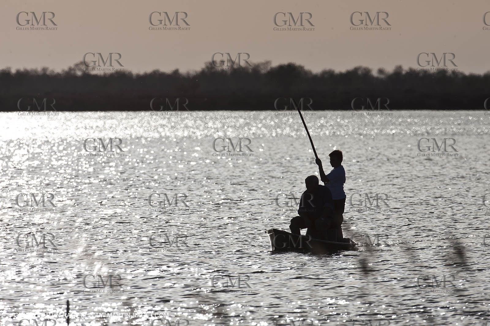 09 04 2011 - Les Saintes Maries de la Mer (FRA,13) - Canoe in Camargue pond