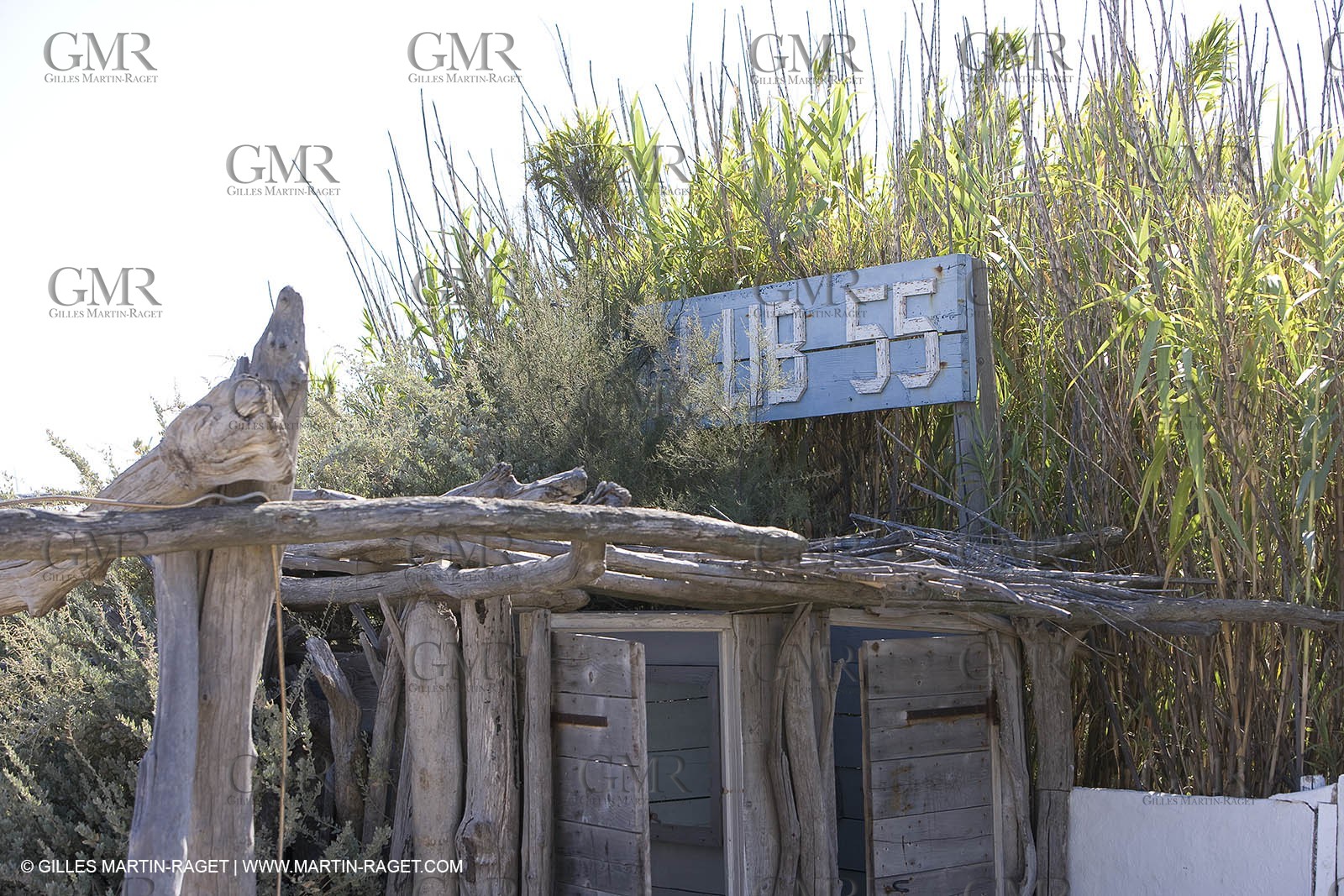 06 09 2007 - Saint Tropez (FRA, 83) - Superyachts - Motoryachts - Mangusta 92 Triple Fun à Saint Tropez - Au mouillage devant le Club 55 à la plage de Pampelonne