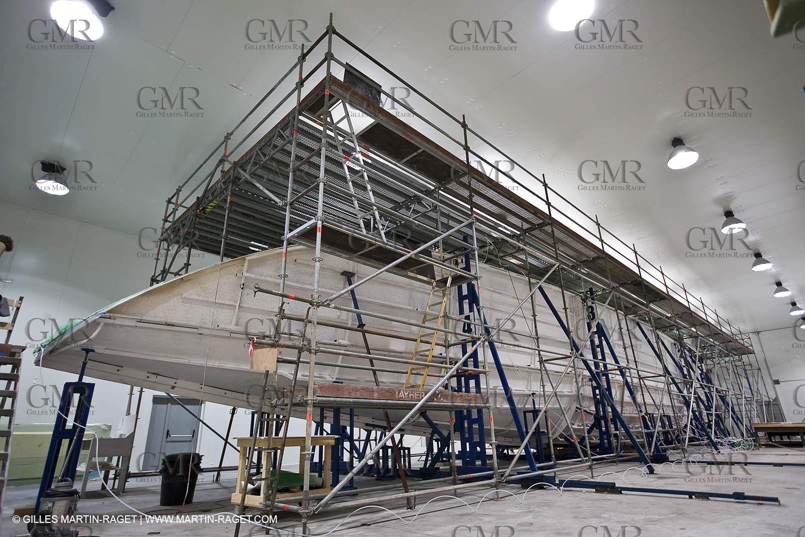 22 01 2008 - La Ciotat (FRA, 13) - Construction of cruising catamaran Nahema at H2X boatyard -modules lamination