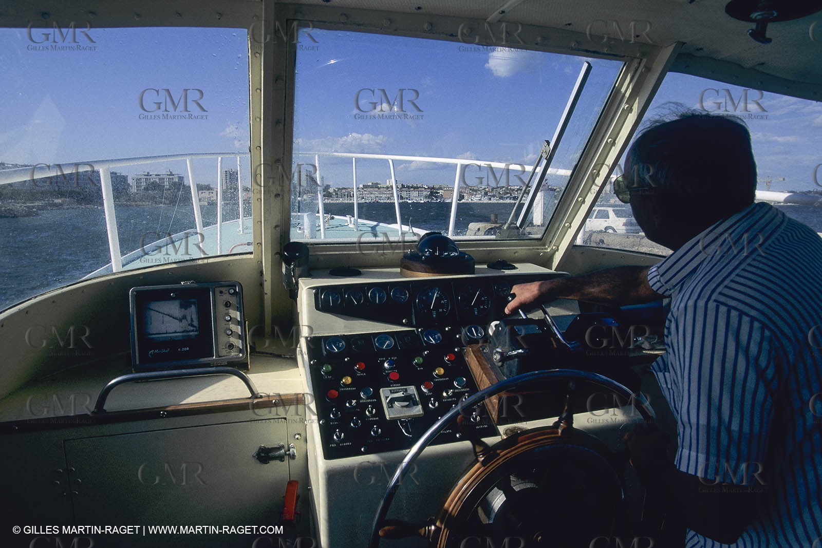 Monde maritime, opérations porturaires, ports, manoeuvres, marine world, harbour operations, maritime shipping,