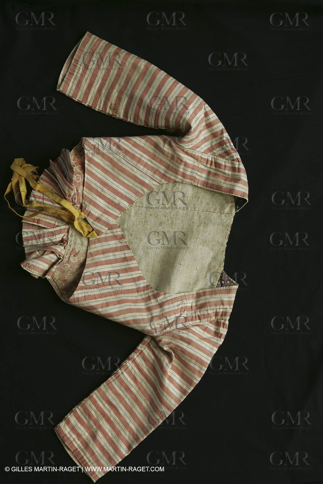 May 2004 - La Tour d'Aigues (FRA, 84) - Old costumes for women of the South exhibition