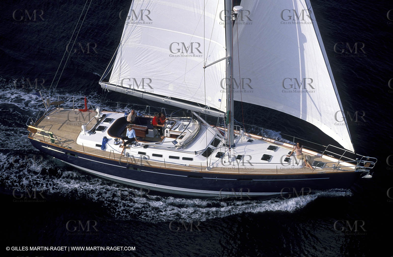 Crusing monohull sailing