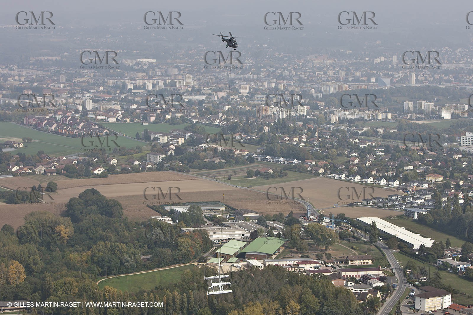 08 10 10 - St Sulpice (SUI) - Hydroptere.ch touches water
