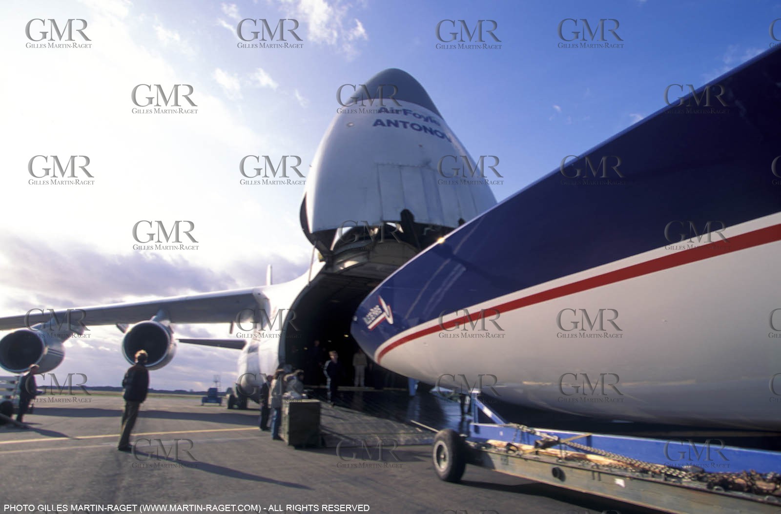 America's Cup, San Diego 1992, Ville de Paris aerial shipping