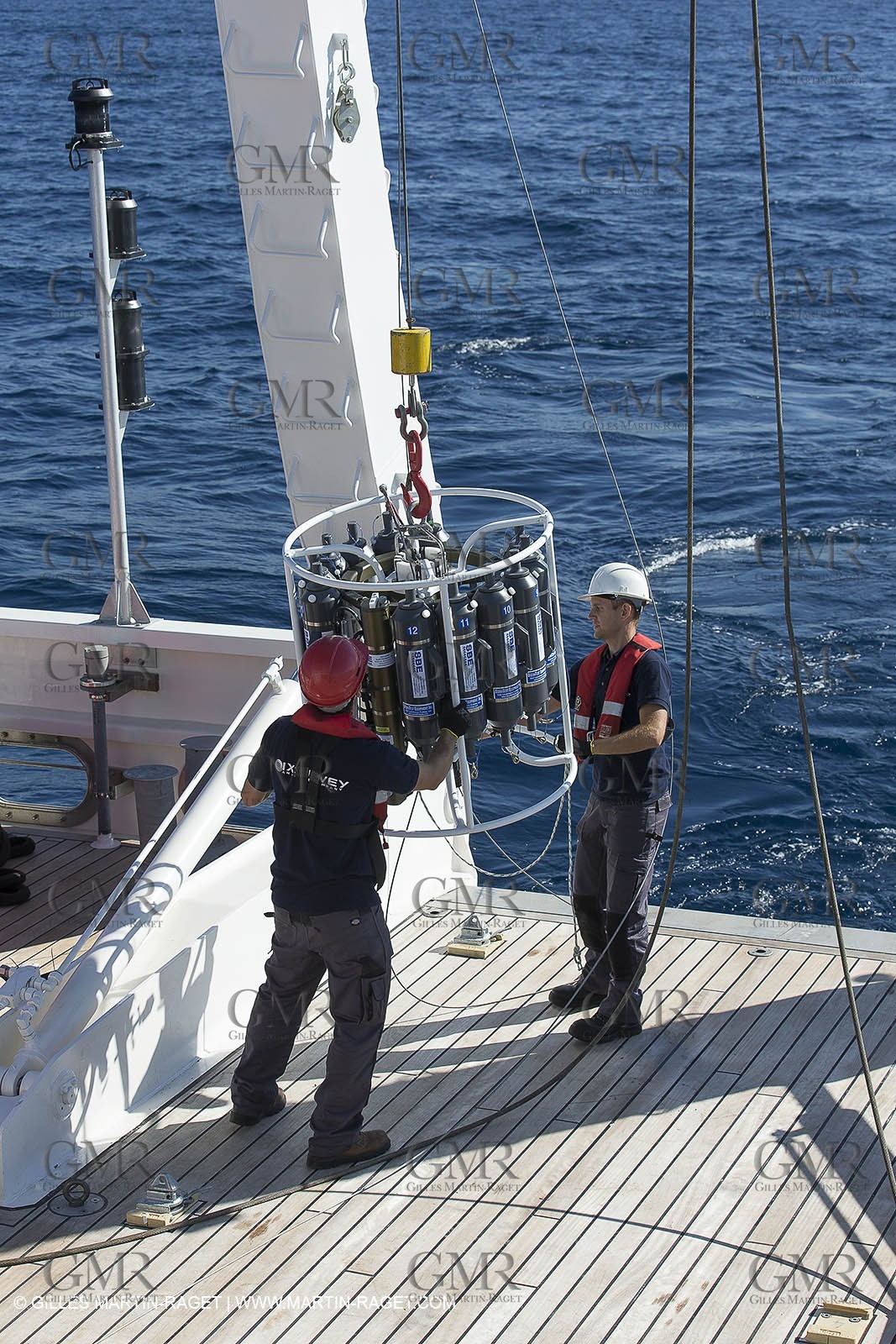 11 09 2014 - la Ciotat (FRA,13) - onboar Al Azzizi, oceanographic research ship buit by H2X boat yard, measure devices manipuation