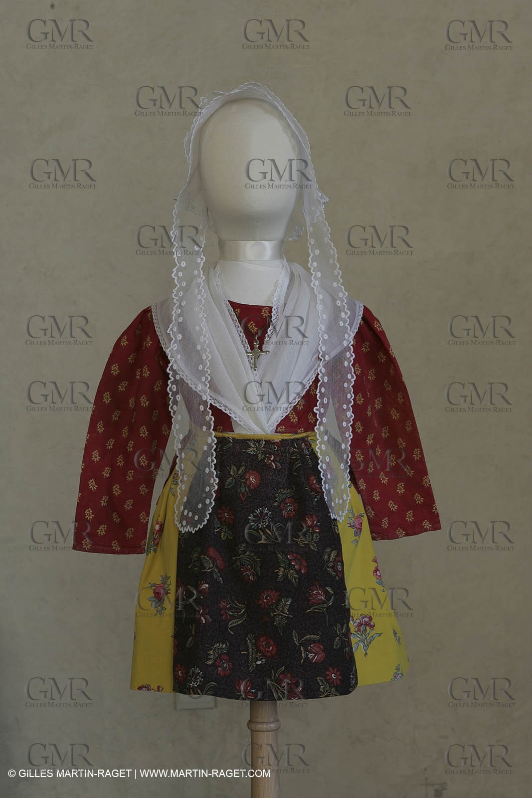 May 2004 - La Tour d'Aigues (FRA, 84) - Old costumes for women of the South exhibition