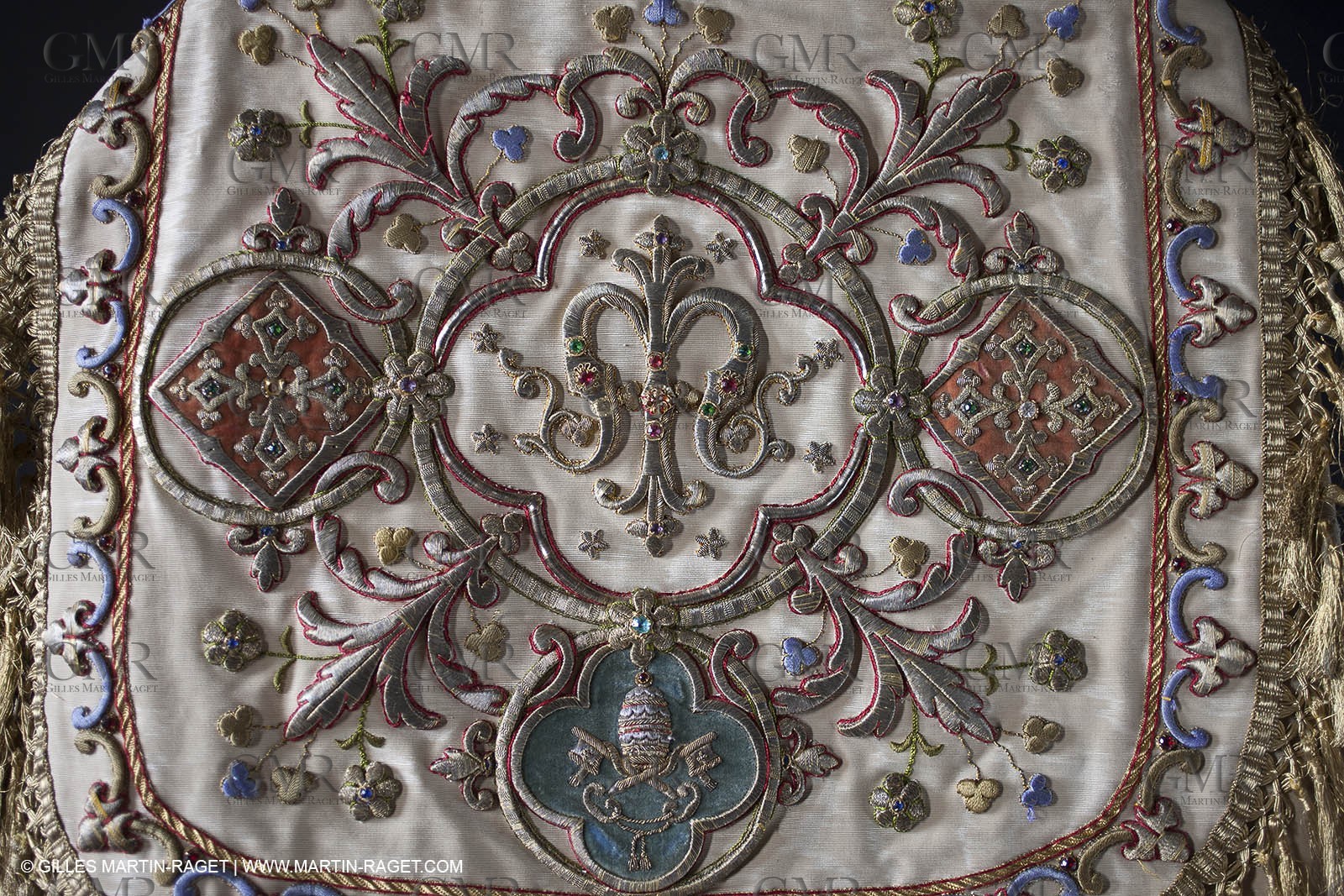 04 02 2013 - Marseille(FRA,13), Notre Dame de la Garde, liturgical clothing