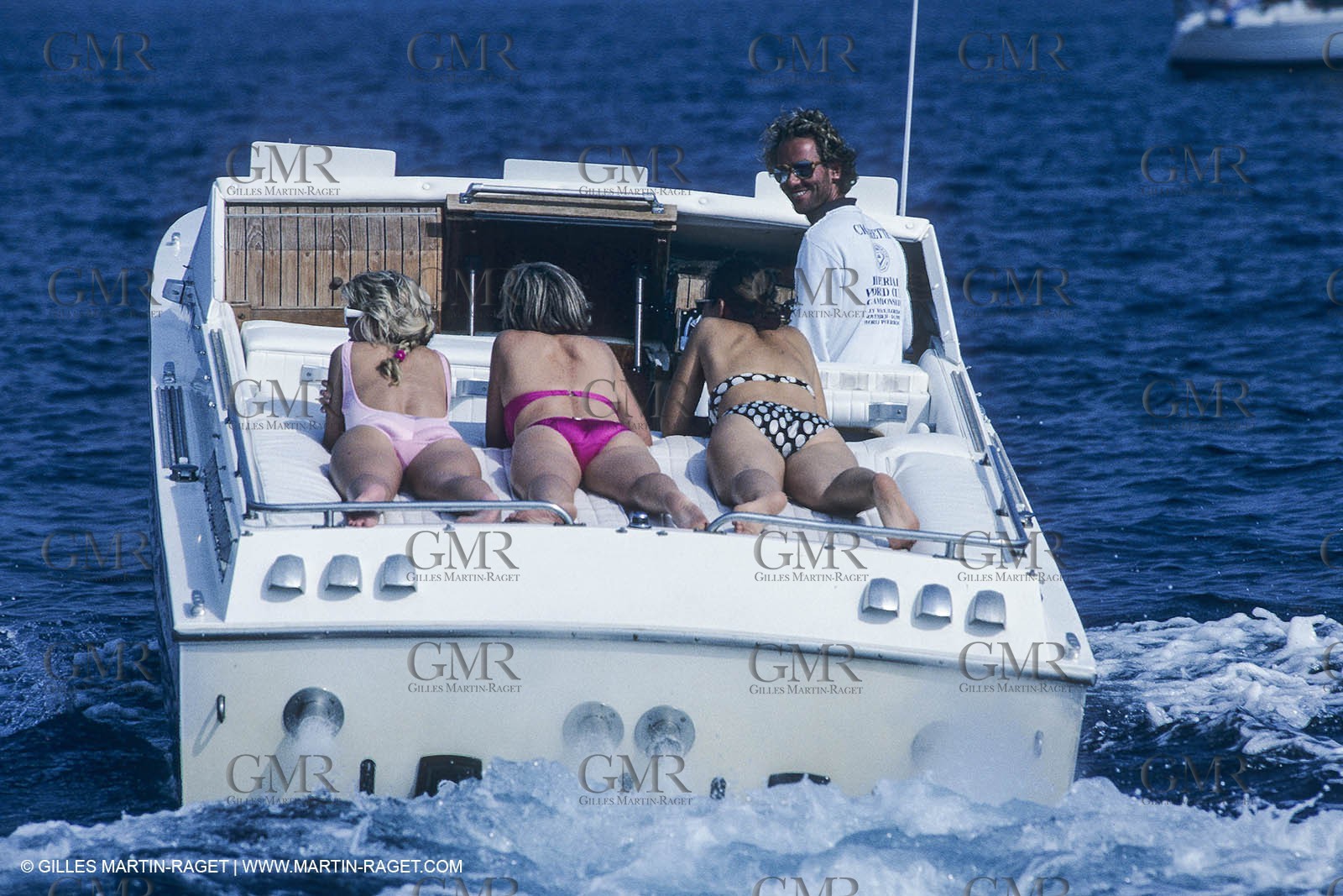 Powerboating, Cruising, running