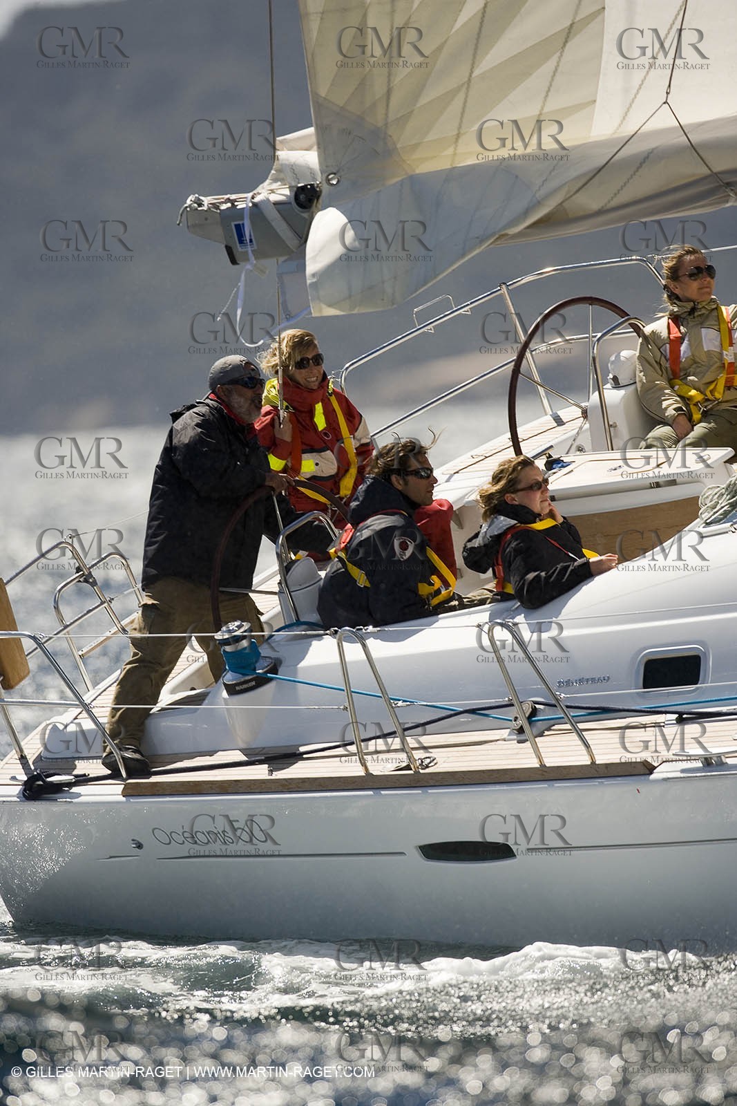 Crusing monohull sailing