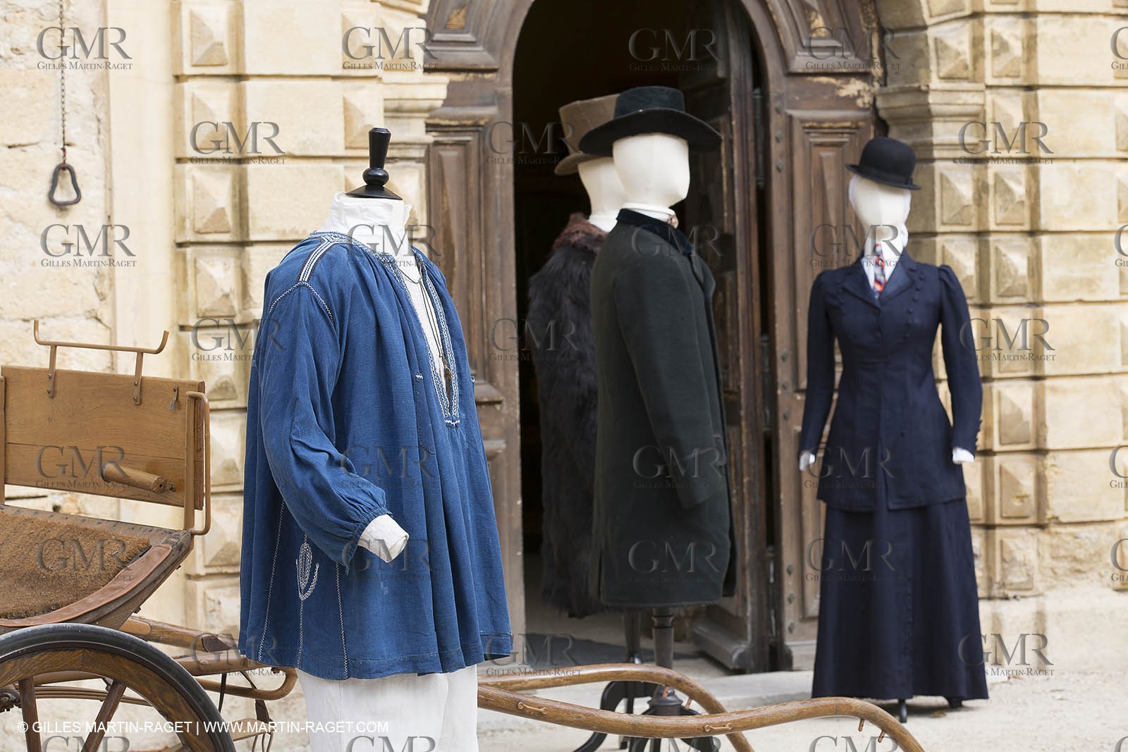 31 10 2013 - Ansouis (FRA,84) - Ansouis castle - Costumes of the exhibit Men costumes