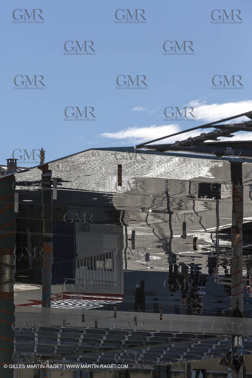 04 02 2013 - Marseille (FRA,13) - Renovation du Quai de la Fraternité (Vieux Port), pose de l'ombrière