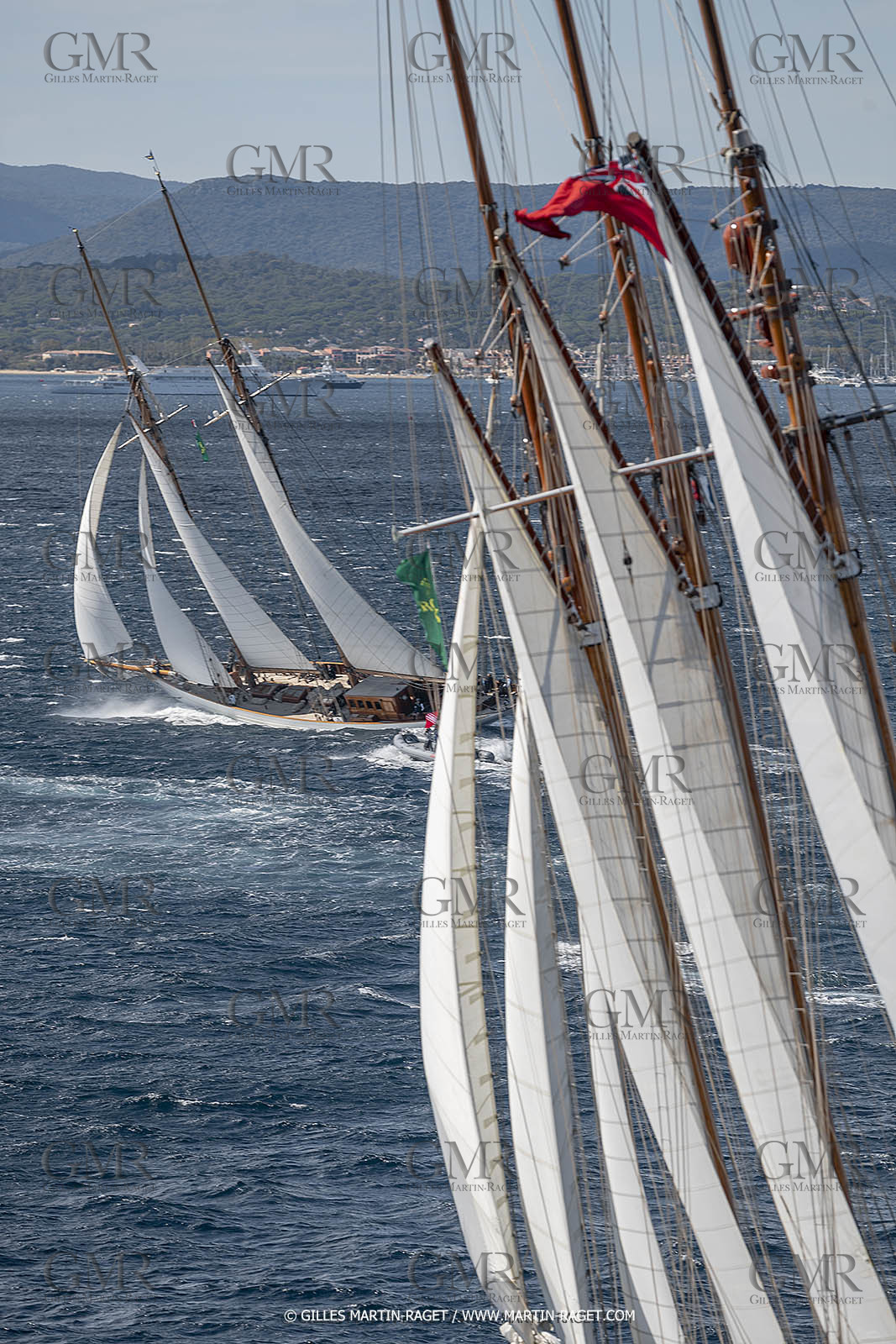 28 09 2022? Saint-Tropez,(FRA,83), Les Voiles de Saint-Tropez 2022 Régate N° 2 poup les modernes, navigation libre pour les grandes goélettes