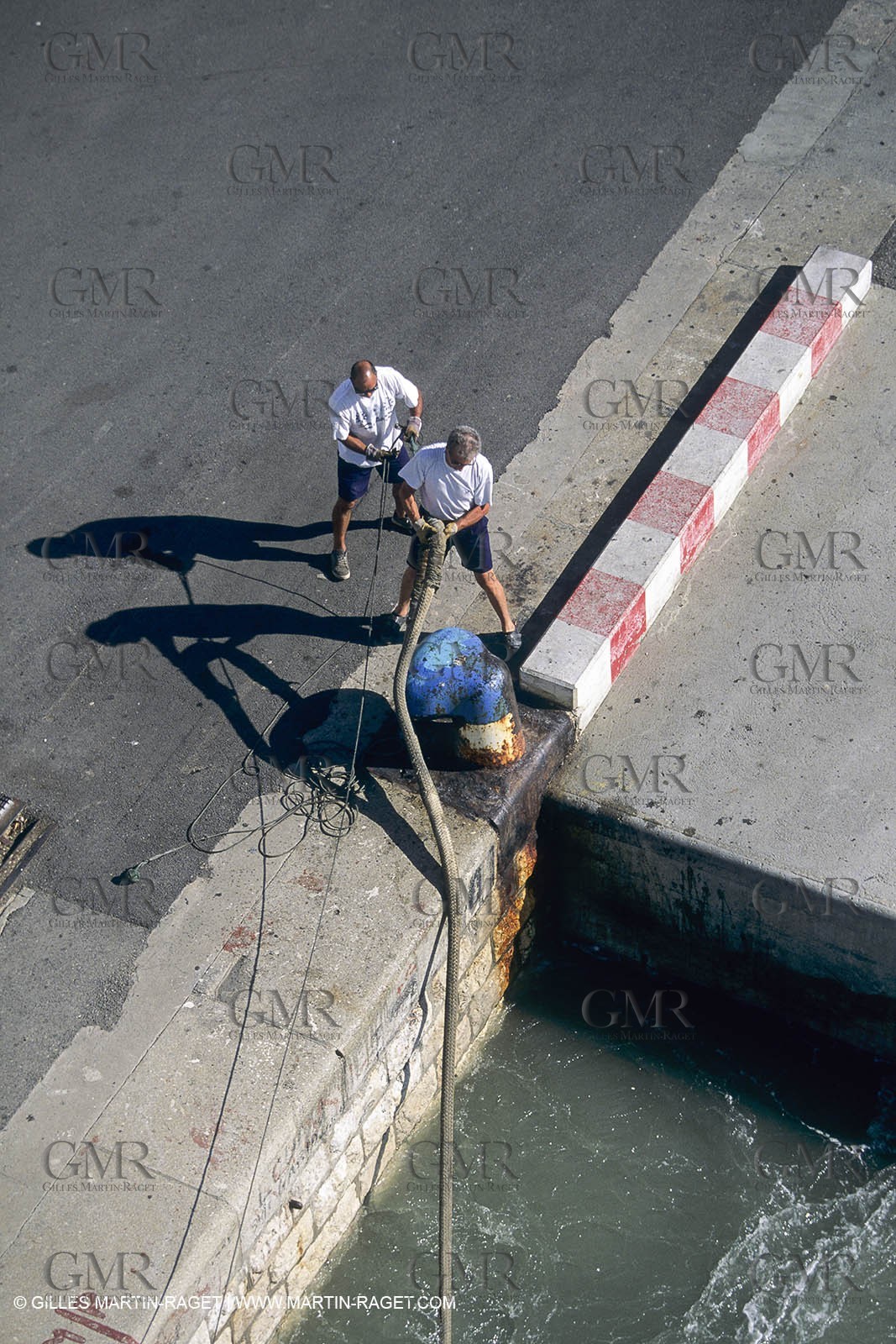 Monde maritime, opérations porturaires, ports, manoeuvres, marine world, harbour operations, maritime shipping,