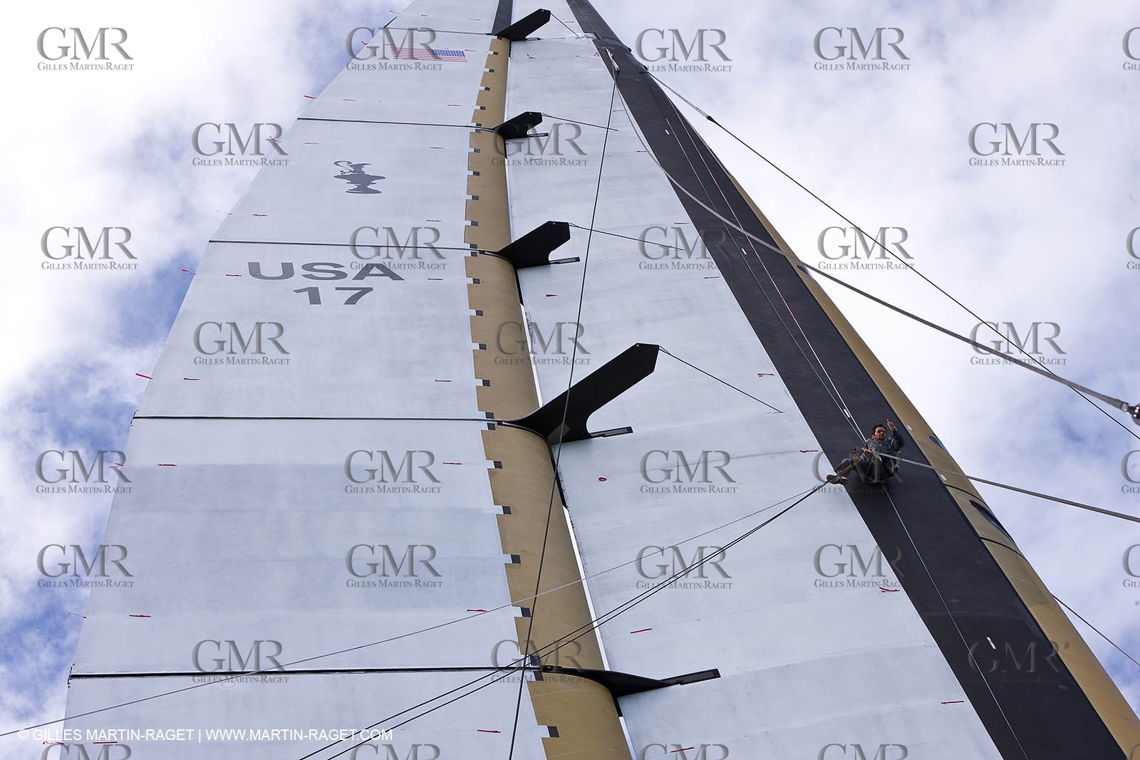 06 02 2010 - Valencia (ESP) - 33rd America's Cup - BMW ORACLE Racing - Day off 1 - Getting the yacht ready