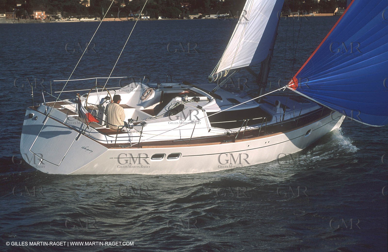 Crusing monohull sailing