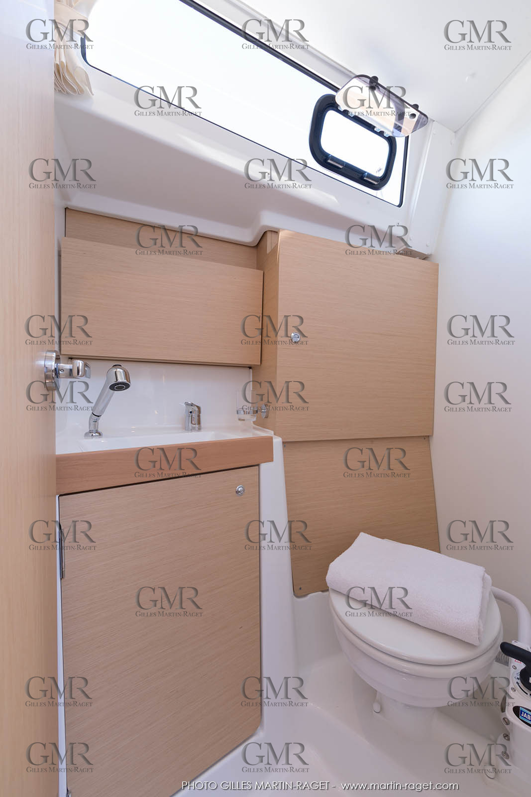 04 07 3017; Les EMbiez (FRA; 83) - Chantier Beneteau; Oceanis 38.1