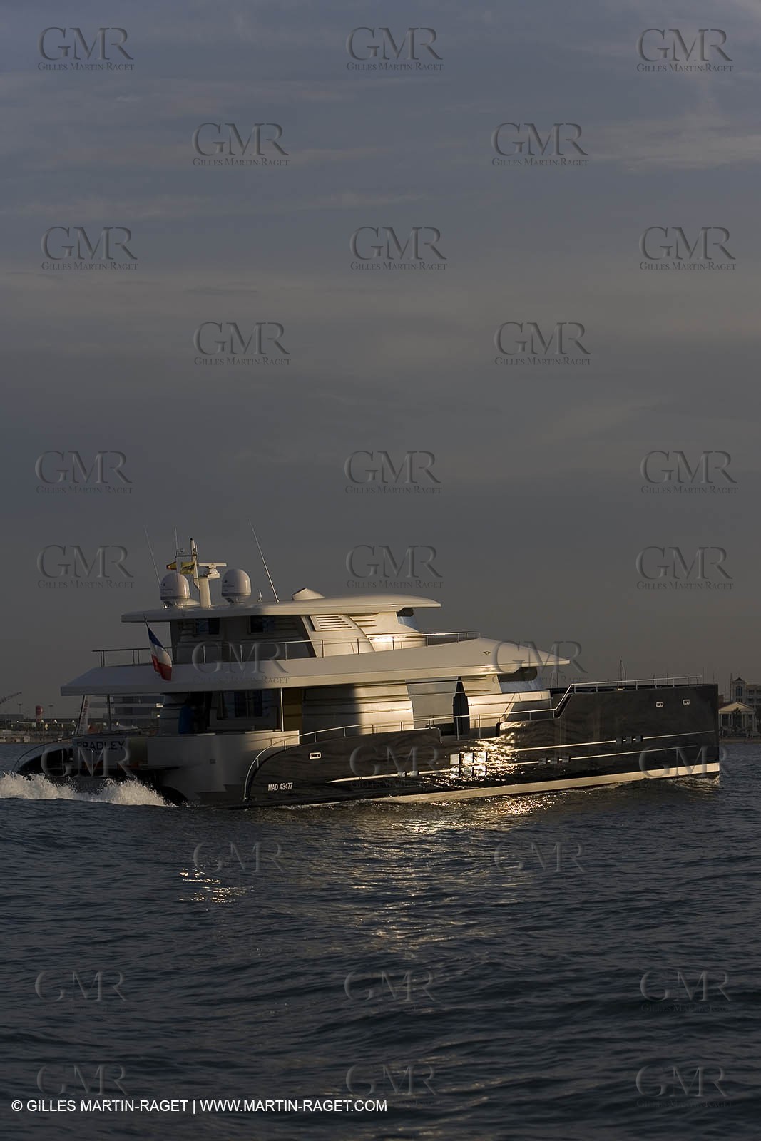 11 06 2007 - Valencia (Spain) - Super Yacht Catamaran Bradley, Gilles Vaton design built by H2X in la Ciotat (France)