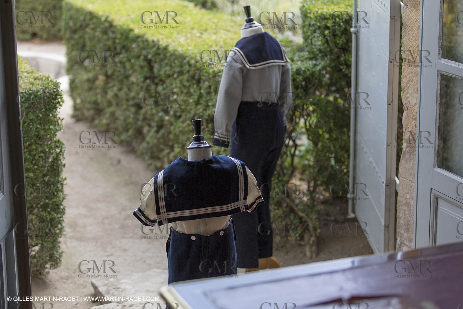 31 10 2013 - Ansouis (FRA,84) - Ansouis castle - Costumes of the exhibit Men costumes