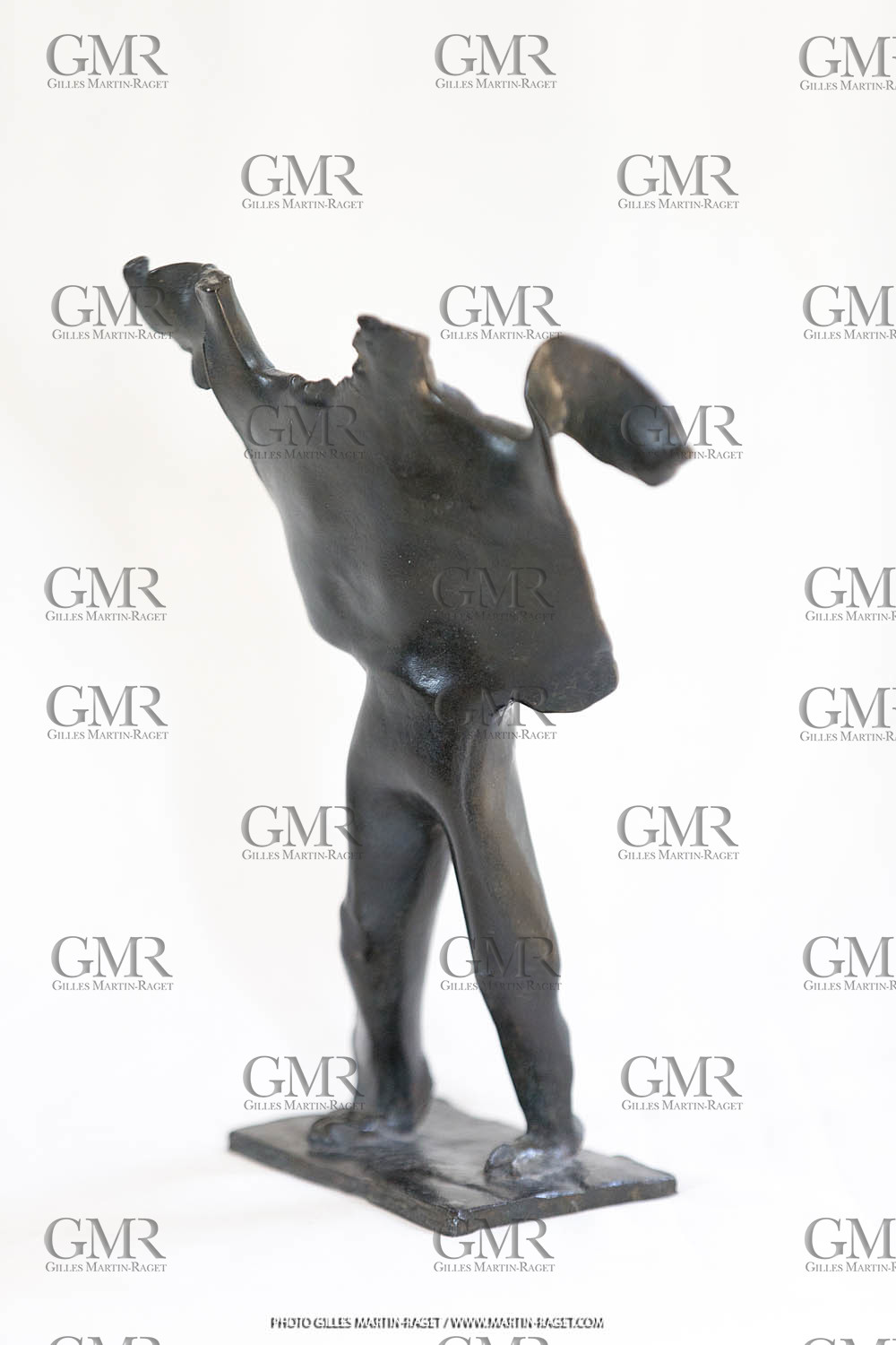 06 03 2016, Marseille, (FRA,13), Oeuvre de Germaine Richier, Homme de la nuit n°1 1954, Bronze patiné foncé, Numéroté 8 8, Fondeur L. Thinot, Paris, 27,5 x 20,4 x 9 cm, Collection particulière