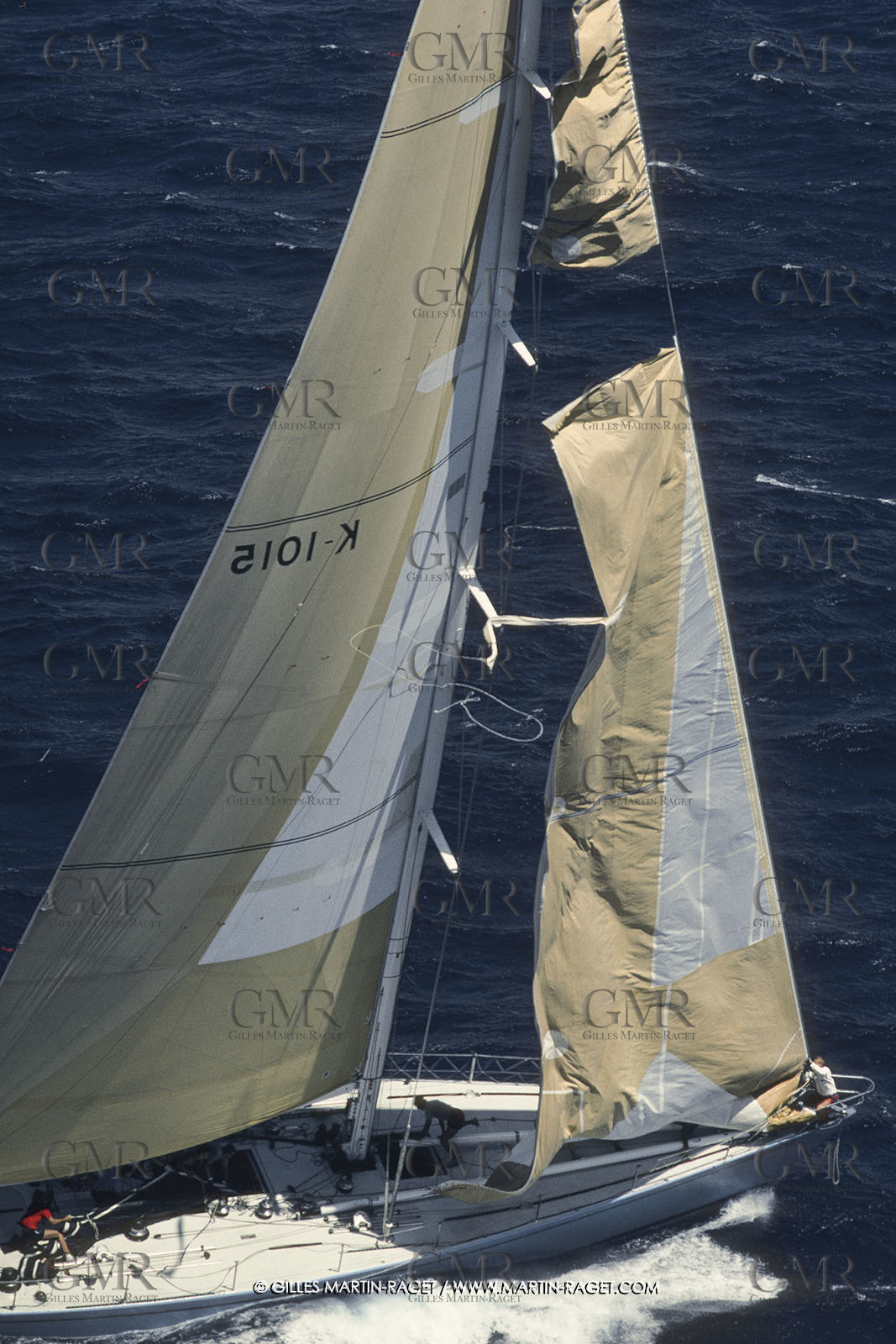 Yacht racing, Breakages, accidents, Torn Sails
