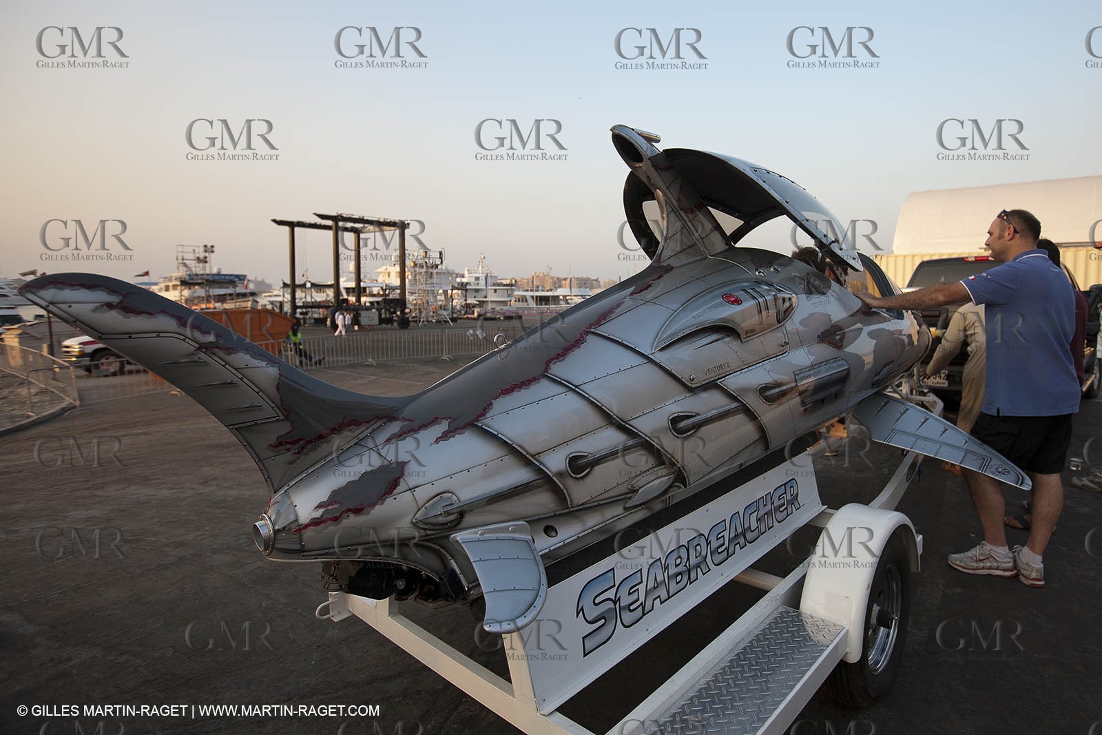 21 11 2010 - Dubai (UAE) - Dubai Louis Vuitton Trophy -  Round 2 - BMW ORACLE Racing