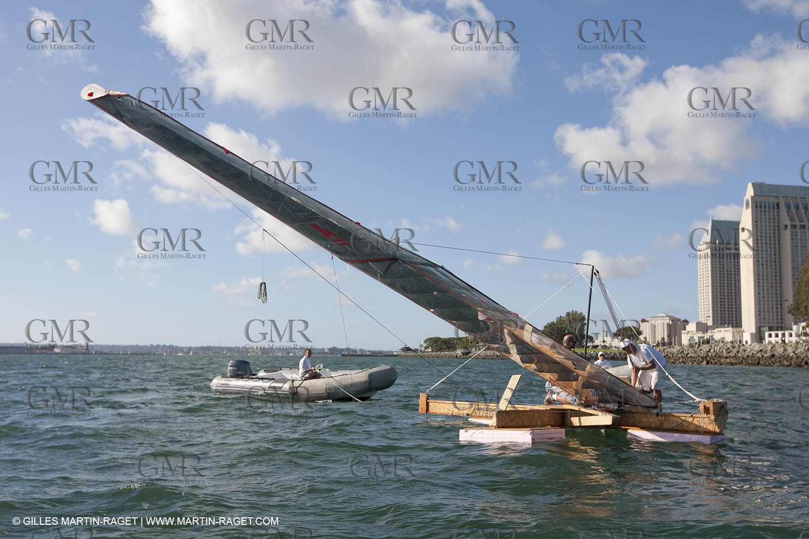 13 10 2009 - San Diego (USA, CA) - 33rd America's Cup - BMW ORACLE Racing - BOR 90 modifications