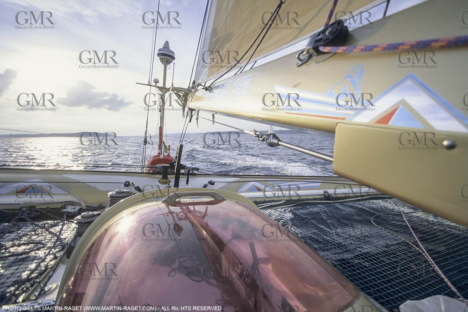 Novembre 1990, Pointe a Pitre (Guadeloupe) Arrivee victorieuse de Florence Arthaud (Groupe Pierre 1er) dans la Route du Rhum