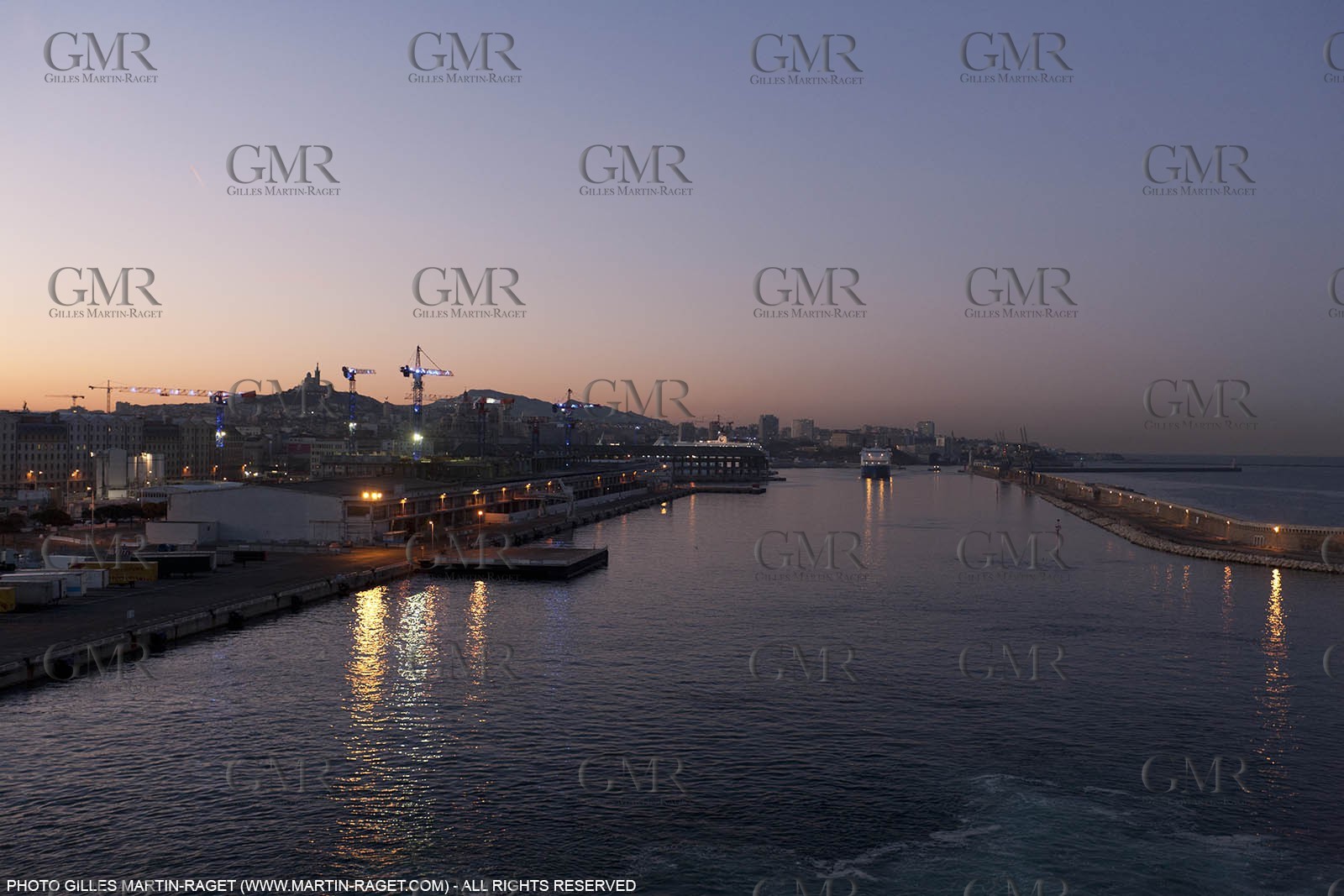 17 02 2012 - Marseille (FRA,13) - Arrivée dans le port de marseille à bord du Piana (Cie La Méridionale)