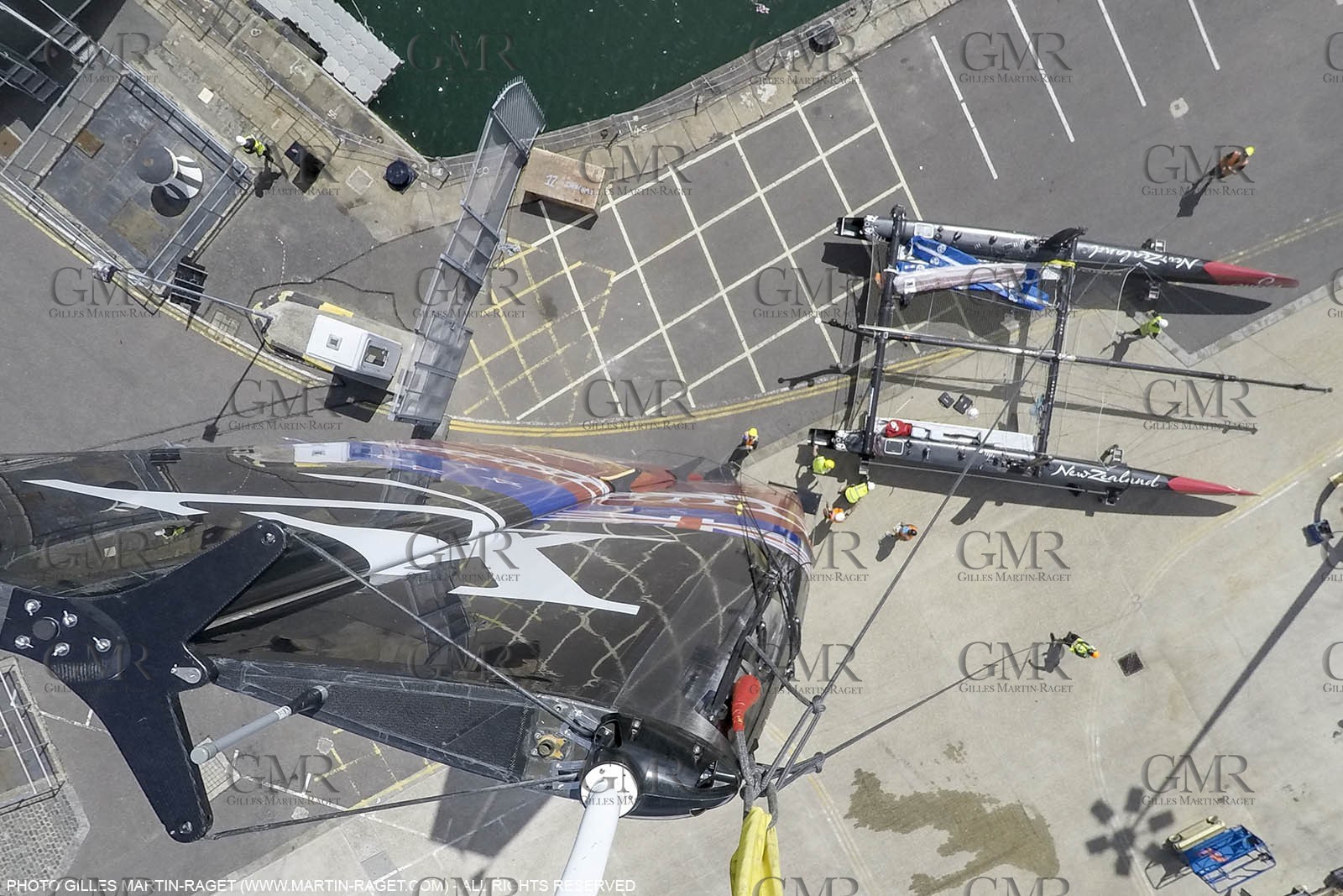 22 07 2015, Portsmouth (GBR), 35th America's Cup, Louis Vuitton America's Cup World Series Portsmouth 2015, Training Day 3, Emirates Team New Zealand, Crane Operations