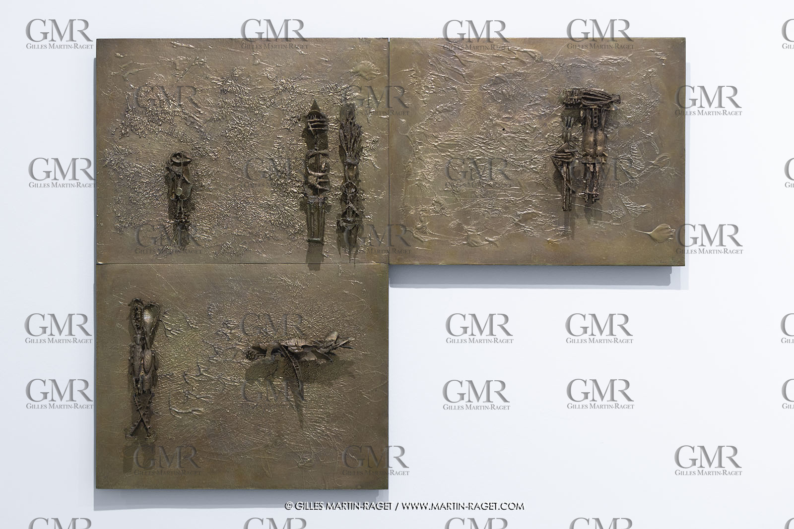 30 10 2023, Montpellier (FRA), oeuvre de Germaine Richier, Exposition Centre Pompidou - Musée Fabre 2023, La Porte de bronze 1955, Bronze naturel nettoyé, Mièce unique, Fondeur L.Thinot, Paris, 98,5 x 128,3 x 5,9 cm, Collection particulière