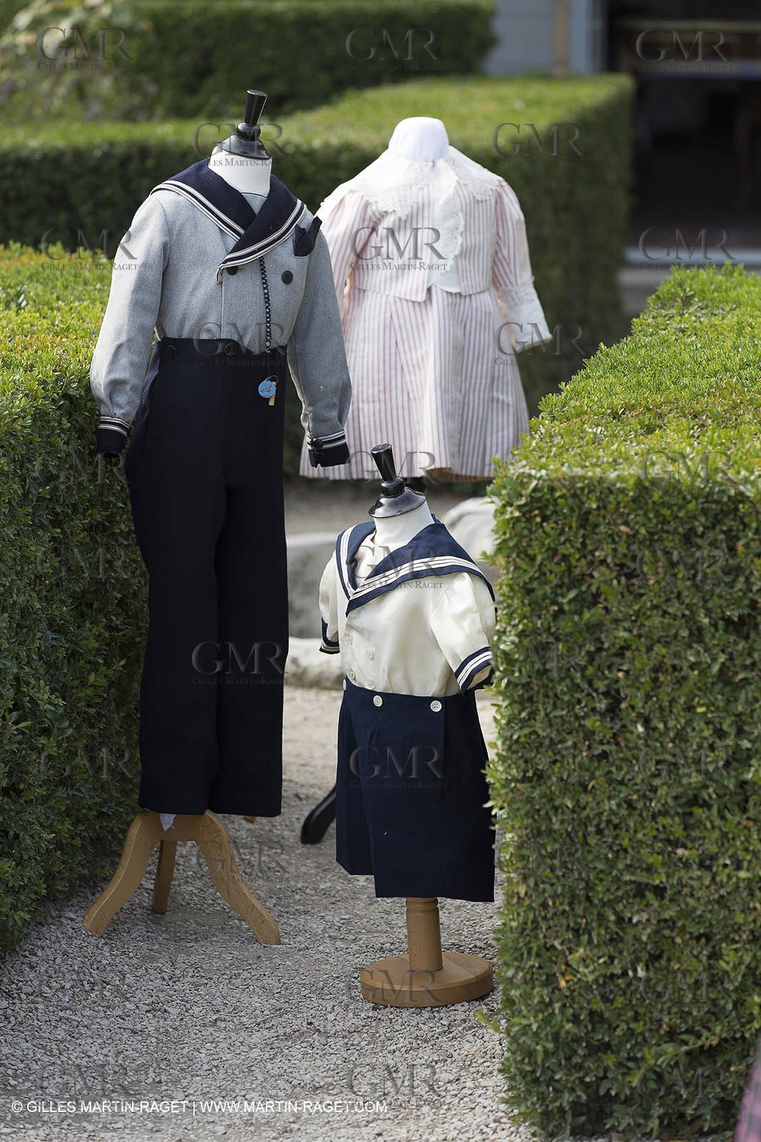 31 10 2013 - Ansouis (FRA,84) - Chateau d'Ansouis - Costumes de l'exposition Habits d'hommes